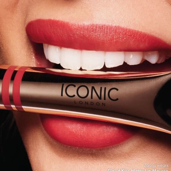 🌻 ICONIC VIXEN Vivid Ruby Red Cloud Kiss Matte Lip Mousse New FullSz - Picture 5 of 11